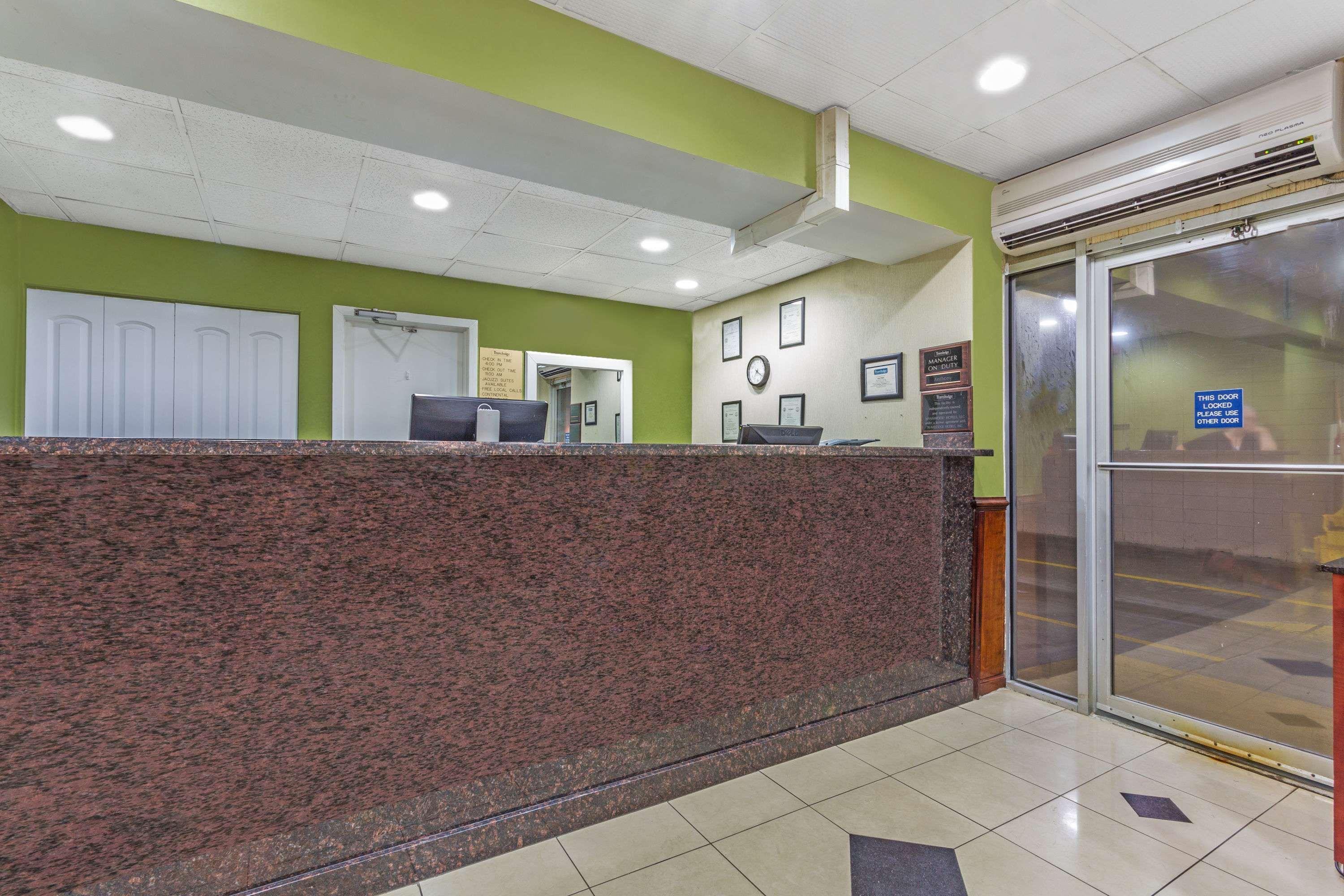 Travelodge By Wyndham Virginia Oceanfront 2*