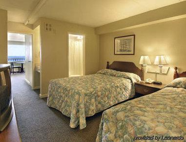Hotel Travelodge By Wyndham Virginia Oceanfront 2*